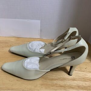 Boston Design Studio Strappy Pumps  9 M Pointed Toe Career‎ Ivory Faux Leather